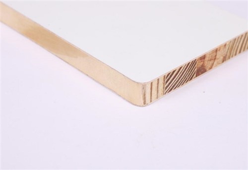 4x8 Plywood i helu ʻia ke ahi